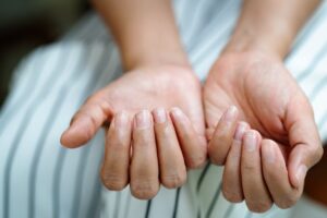 Why Are My Nails Peeling? 2 Experts Weigh In